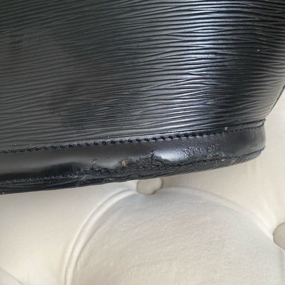 LOUIS VUITTON Epi Saint Jacques PM Black Leather - Picture 2 of 7